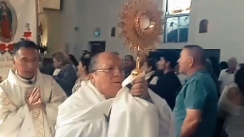 El Santisimo Sacramento Adoracion.  The Holy Sacrament Worship.  12.4.2025