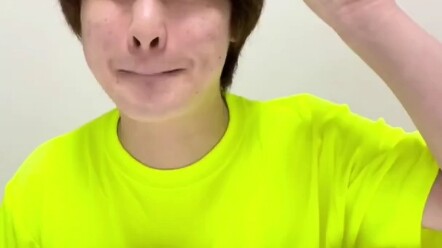 Ulasan kocak, jangan harap muka tua ini bisa membuatmu tertawa.