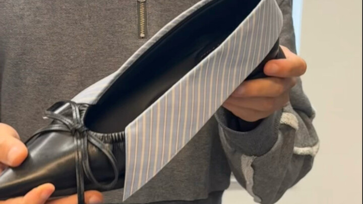 تصميم الحذاء جميل ويمكن تغيير لونه أيضًا، مذهل!