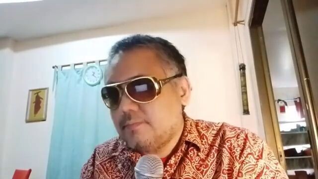 Here Comes Santa Claus cloned by Elvis Non (Non Wacharakiat)