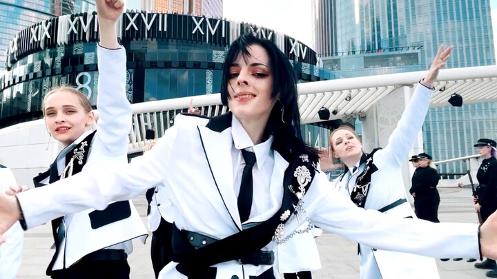 The god-level movement will surprise you! Russian girl dances to ATEEZ's "WONDERLAND" on the street!