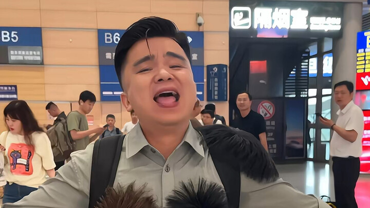 ชายชาวเจิ้งโจวหาวิธีโปรโมตวิกผมแบบนี้เพื่อโฆษณา