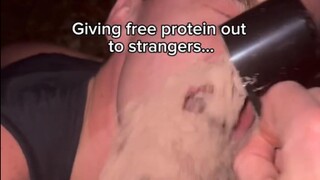 [bros] Offering free protein powder to strangers