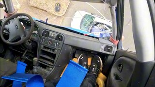 الوقوف داخل السيارة والسقوط من ارتفاع 100 قدم دون أن يصاب بأذى، هذه هي الحيلة الاحترافية.