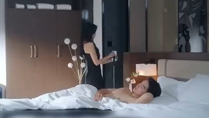 To get revenge on stepsister, she slept with stepsister's crush, powerful cold CEO, and got spoiled!