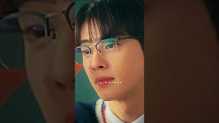 he is afraid of dogs but he fall in love with her instead 🤭💞 #kdrama #chaeunwoo #parkgyuyoung #cute