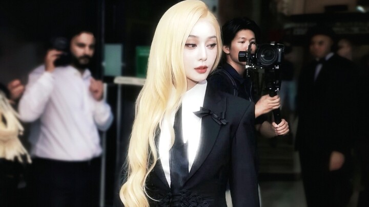 The Suit-Wearing Tyrant! She was absolutely on a killing spree in Paris—whoever came up with the blo