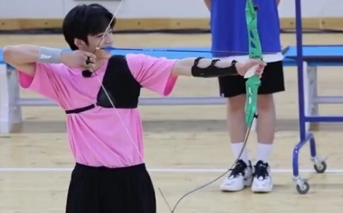 “Liu Yaowen dapat sepuluh lingkaran, hadiahnya adalah Peppa Pig” Haha, Xiao Wen sampai tertawa terba