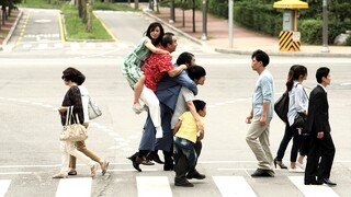 男人自杀时遇到四个鬼魂，身体被他们附身弄垮，韩国感人电影《开心家族》