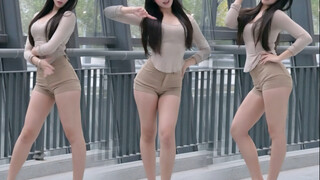 【الشرطي شياو يوي】 ساقان طويلتان ضيقتان بلون اللحم العاري— هل أصابا قلبك بألماً شديداً؟