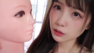 Tôi đưa bạn đến nhà tôi và bạn gần như nhìn thấy tôi mặc đồ ngủ, không trang điểm và tóc rối bù. May