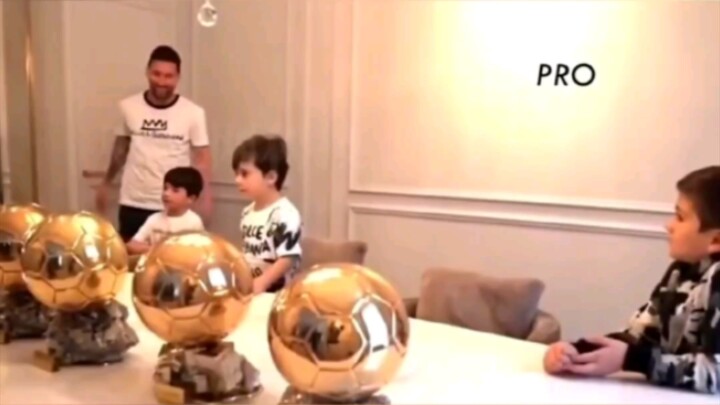 Con trai cả của Messi, Thiago, hỏi bố: “Khi nào thì bố giành Quả bóng Vàng thứ 8?”