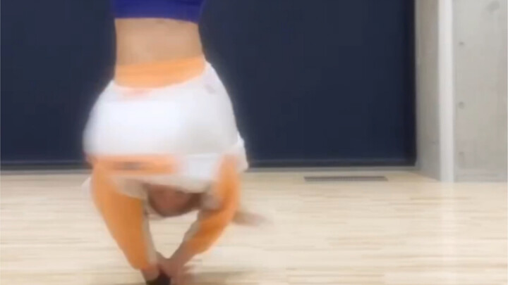 Street Dance Girl: Looks and Skills in One — So Freaking Amazing!