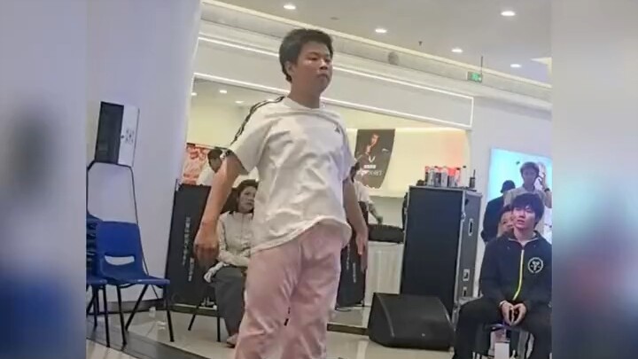 Trong giới popping, không thiếu những dancer kỹ thuật cao, nhảy cực mạnh, nhưng lại rất hiếm người n