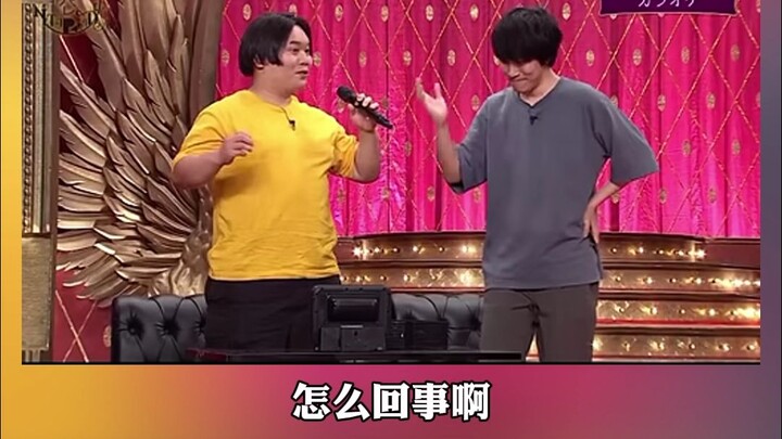 Saat kamu bernyanyi, ada seorang pelayan karaoke yang tepat sasaran