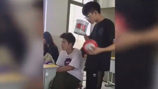 كل فصل لديه مثل هذه المنحوتات الرملية السعيدة