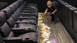 国外网友在电影院打扫卫生的日常，居然一次性清理出来这么多东西
