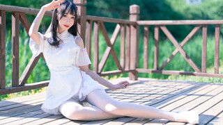 The shiny white silk is not obvious under the sun