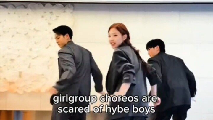 نجوم الذكور من هايب يرقصون رقصات الفتيات دون أي "مرض ذكوري"!