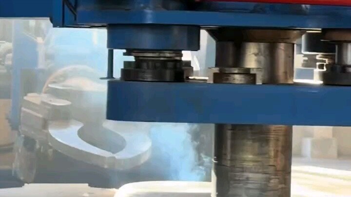 When 1,000 jin meets 3,000 tons, one press and it’s all silent—“Made in China goes global”