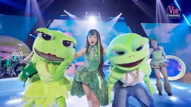 THROWBACK HÀNH TRÌNH 30 EM XINH CÙNG TOP 50 TIẾT MỤC - EM XINH SAY HI - Yo