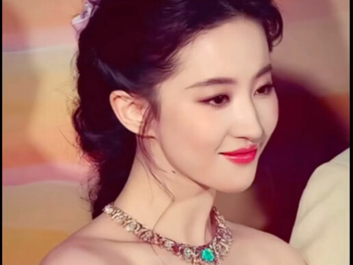 Việc chọn người của Bulgari thật là… / Cô Thư Hân si tình kia hãy đợi kiếp sau vậy.