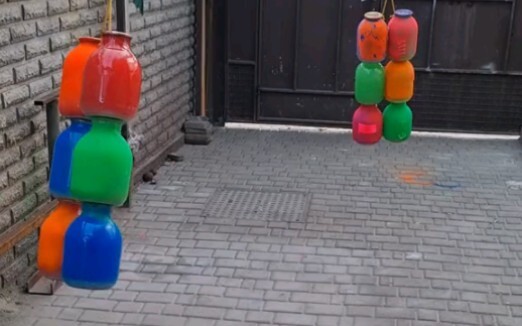 Cuộc thi đập vỡ chai thủy tinh đối đầu