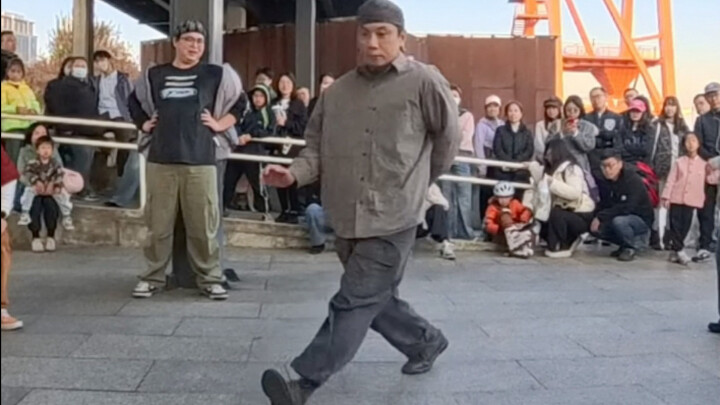 الشارع + الظهيرة = رقص الشارع