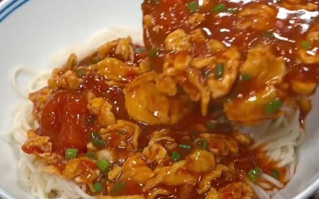 Bocah miskin masuk hotel bintang lima dan pesan semangkuk mi, lalu dapat sepuluh lauk gratis!