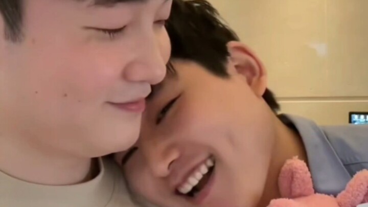 “Chúng ta đúng là biểu tượng của những cô gái dễ thương!” Nhưng anh Dương...