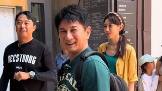 «عمره 56 عامًا وما زال يبدو شابًا جدًا»؛ لقي مستخدمو الإنترنت وو تشي لونغ بالصدفة في الشارع، ولم يُظ