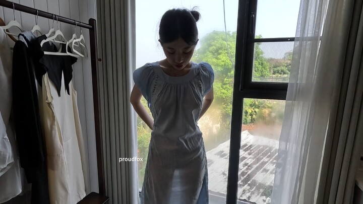 Cute and beautiful Beibei showcases a classic two-piece dress.