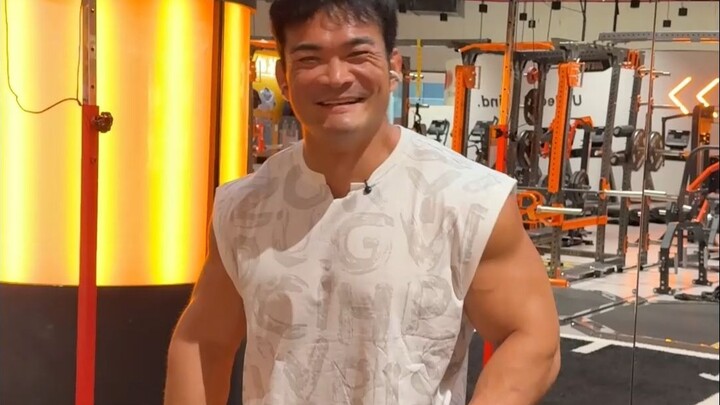 Tôi tập thể dục ở bất cứ nơi đâu. Hôm nay tôi đến phòng tập ở Hàng Châu.