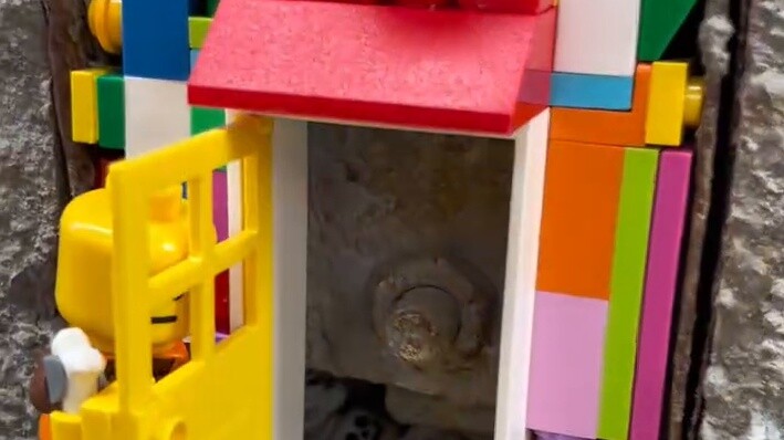 Perbaiki dunia dengan Lego! Kau benar-benar membiarkanku pergi!