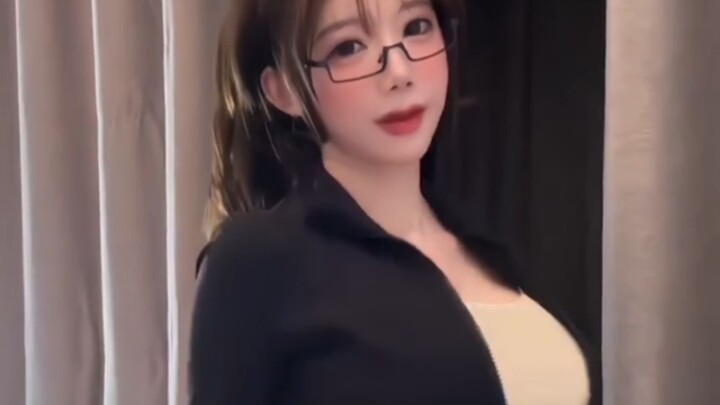 ความปรารถนาอันบริสุทธิ์ที่อุดมสมบูรณ์และอวบอิ่ม ตุบ ตุบ ตุบ ท่าทางเต้นรำ