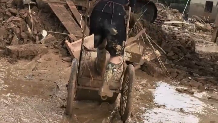 The people of Guangxi are in good spirits as post-disaster reconstruction progresses!