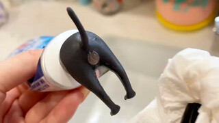 أداة رائعة لعصر معجون الأسنان أهداني إياها صديقي العزيز...