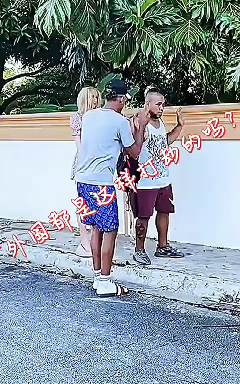 Hahaha, trong túi không có gì cả, và tôi đã nhặt được một con búp bê miễn phí
