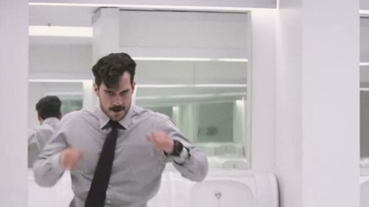 《碟中谍6》中亨利卡维尔为什么要做这个动作？