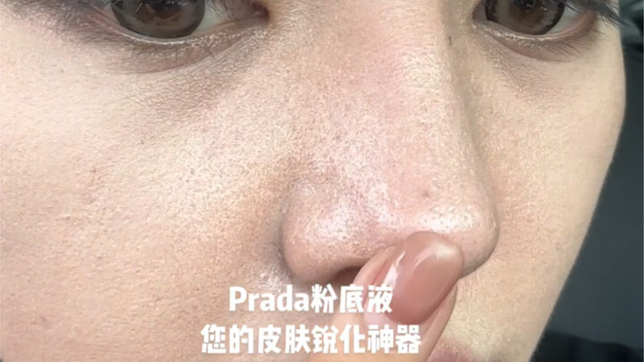 Prada menyarankan untuk tidak menggunakan alas bedak