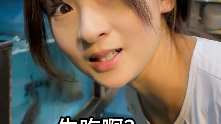 السمكة الصغيرة أتقنت الأمر تمامًا، وما استمرت إلا ليلة واحدة!