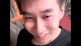 等着，我叫我师兄过来！