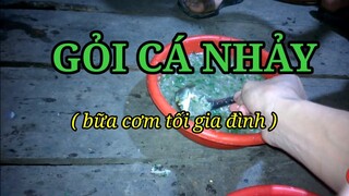 Gỏi cá nhảy / bữa cơm tối gia đình .