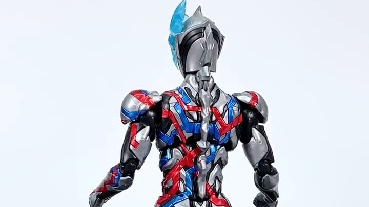 การประกอบและประสบการณ์ที่ยอดเยี่ยม! "Bandai frs Blaze Ultraman"