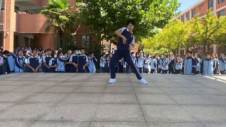 【OO】14-year-old male junior high school student fights OO in front of the whole school