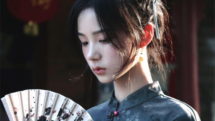 拿茶叶墨水在我姨裙子上乱画 拍国风大片
