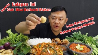 MUKBANG LALAPAN BATANG PEPAYA MENTAH JENGKOL MENTAH IKAN ASIN GURAME SAUS PADANG SAMBAL TERASI #asmr