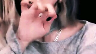 ليو تشيمين يحاصر عضلات بطن كيم مين وون