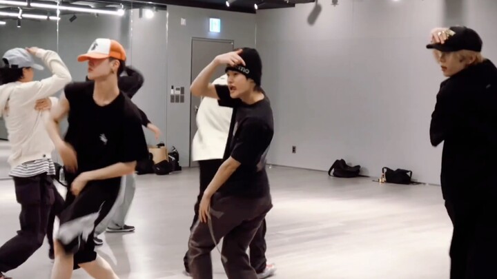 «5 أيام من دروس سوهي لتعلم جزء رقصة السايرن» لا أعرف ما إذا كانت سوهي تمتلك موهبة في الرقص أم لا، لك