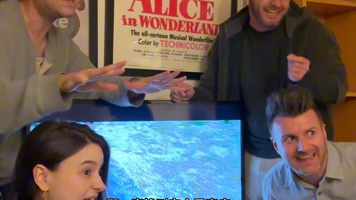 Saya yang sangat antusias merekomendasikan film ini bertindak sebagai narator ketika teman saya meno